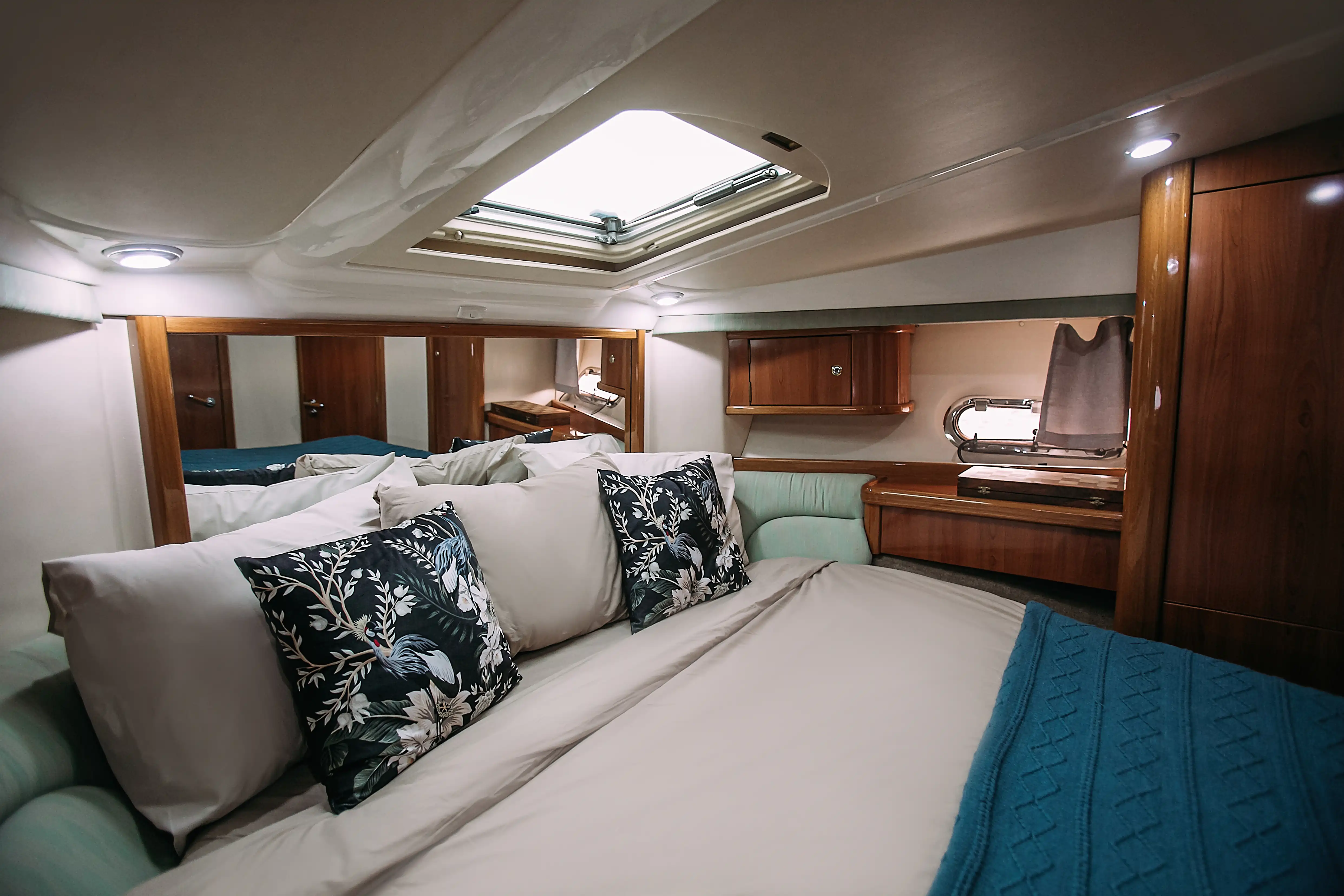 Яхта Sealine 39 AMO image- 28